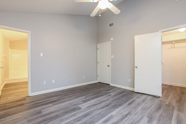 Building Photo - 301 Calloway Ave