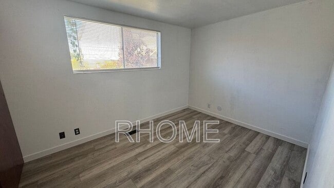 Building Photo - 267 W Center St