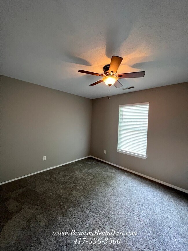 Building Photo - Newly Remodeled 3BR/2BA