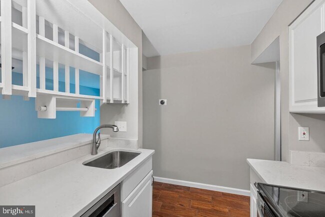 Building Photo - 8509 Barrington Ct