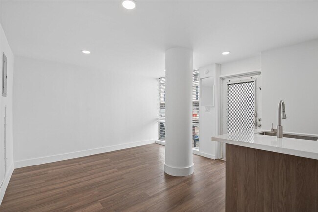 Building Photo - 524 Orton Ave