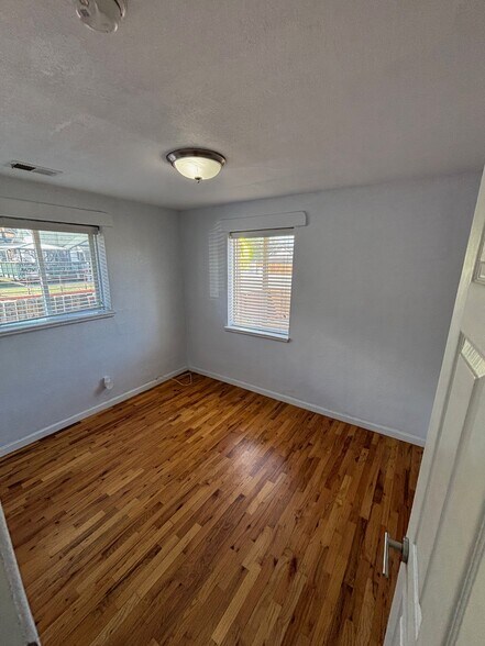 Building Photo - 740 Hazel Ct