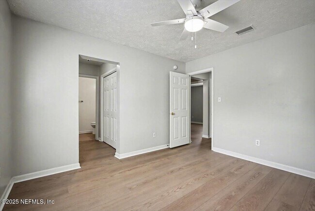 Building Photo - 1217 Clock St