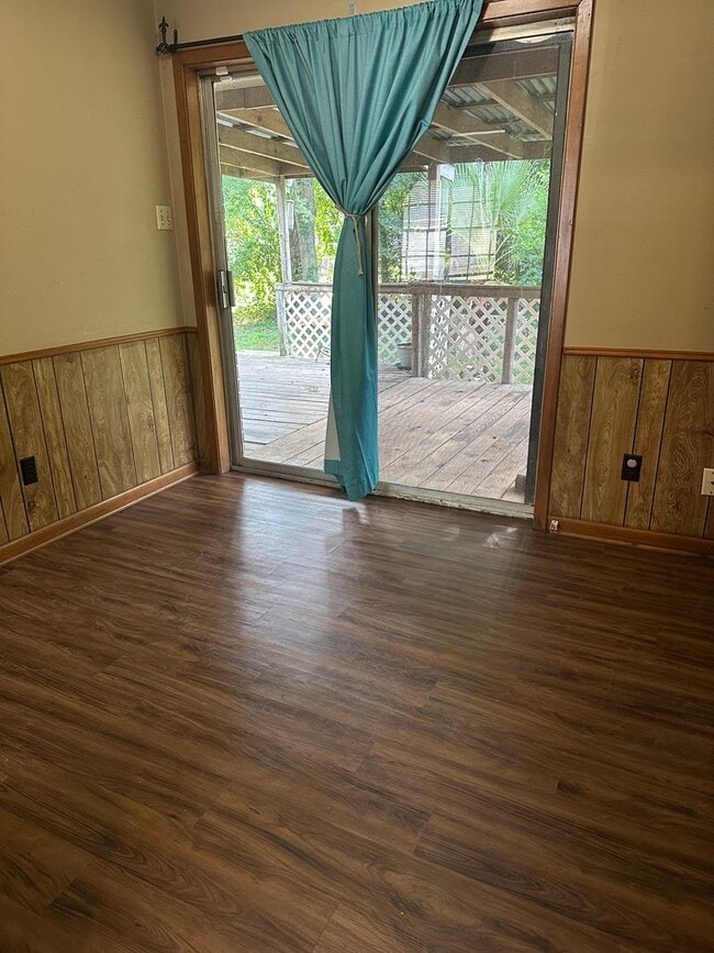 Building Photo - 2 Bed 1 Bath House