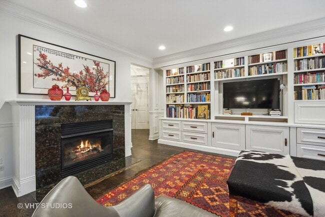 Building Photo - 441 W Roslyn Pl