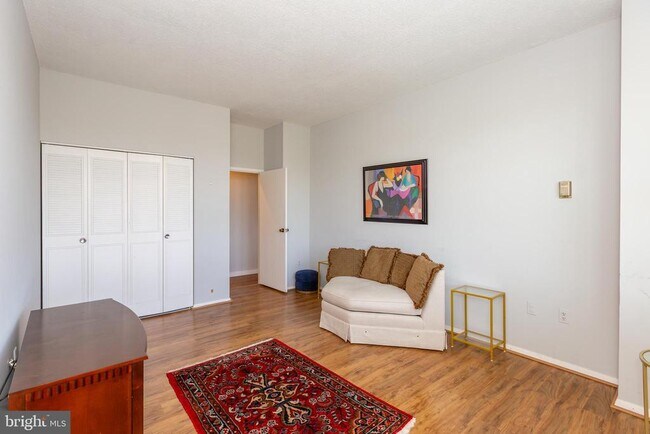 Building Photo - 4401 Roland Ave