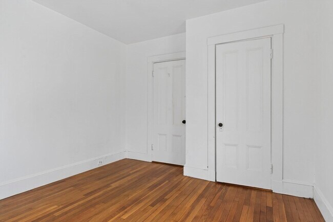 Building Photo - 166 Elliot St