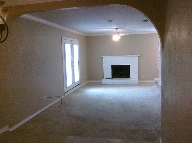 Building Photo - 4304 Segura Ct N