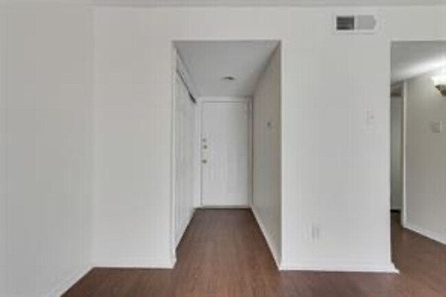 Building Photo - Updated 2 Bed, 2 Bath Condo – Walk to Lake Ray Hubbard!