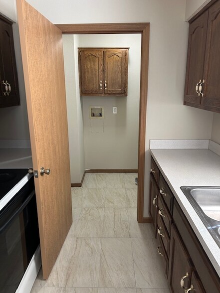 Building Photo - 306 N Main St