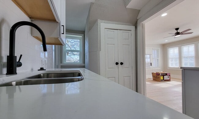 Building Photo - 121 W Moore St