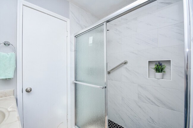 Building Photo - 11414 Chariot Dr