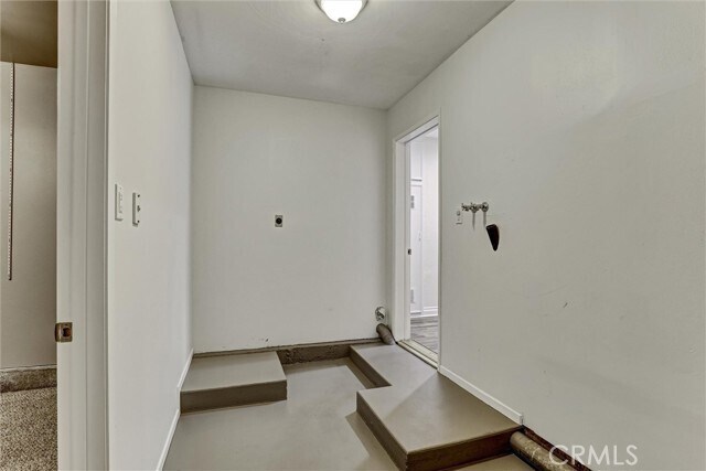 Building Photo - 1726 Oak Knoll Dr