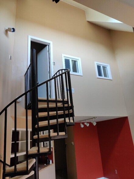 Building Photo - 181 Loomis Dr