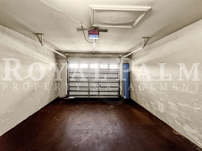 Building Photo - 1909 SW Santa Barbara Pl