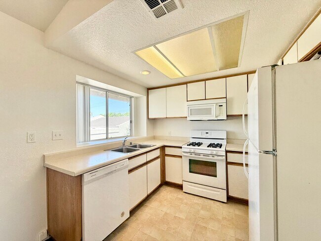 Building Photo - 79540 Ave 42