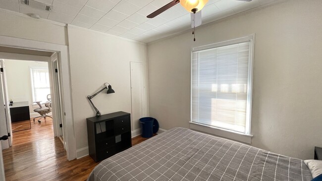 Building Photo - Unfurnished Annual Rental Available