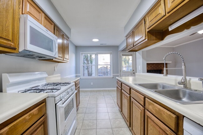 Building Photo - 5540 Finespun Last