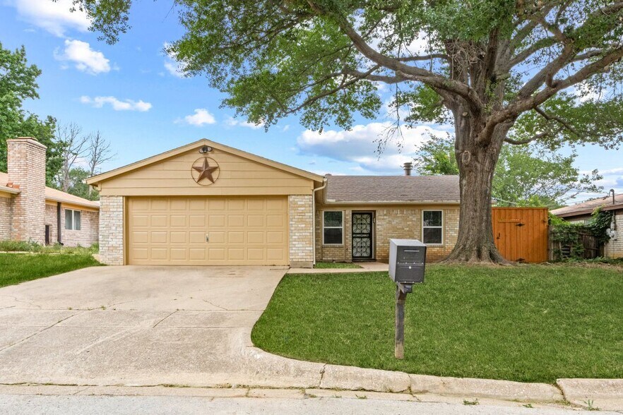 Primary Photo - 301 Hallmark Dr