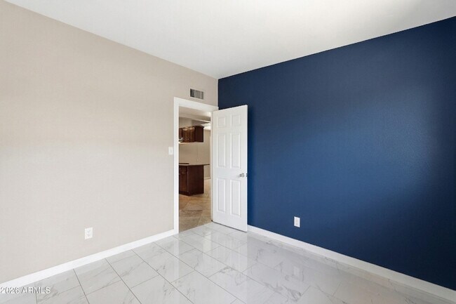 Building Photo - 1609 E Gaylon Dr