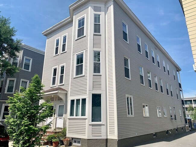 Building Photo - 371 Cardinal Medeiros Ave