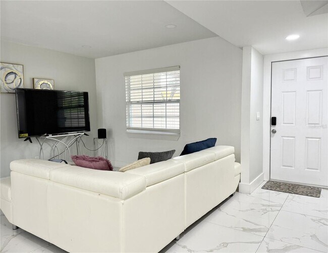 Building Photo - 5118 Tennis Ct Cir