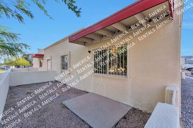 Building Photo - 749 E 6th St