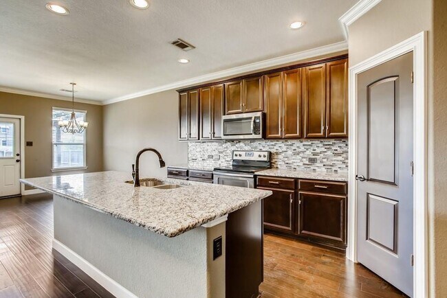 Building Photo - Charming 4-Bedroom Home in Devonshire with Spacious Living Areas and Gorgeous Backyard Oasis.