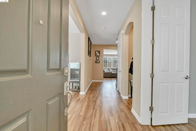 Building Photo - 5563 Arcadia Cir