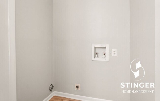 Building Photo - 31 Harding St