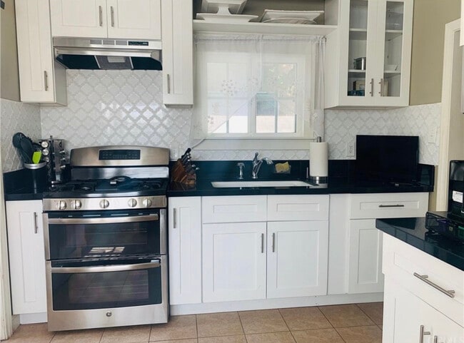 Kitchen - 315 E Olive Ave