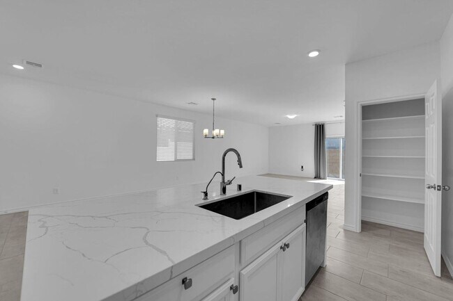 Building Photo - 3 bedroom home in gated community! Move in...