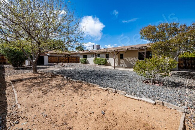 Building Photo - MOVE IN SPECIAL, $675 OFF FIRST MONTH