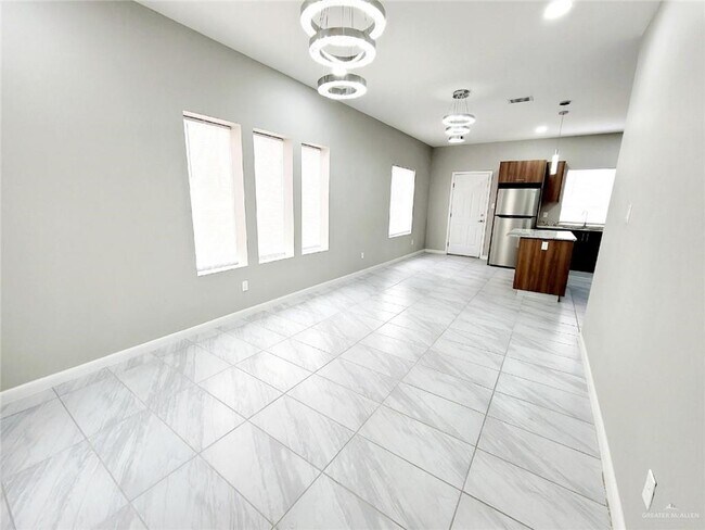 Building Photo - 3803 Las Vistas Ln