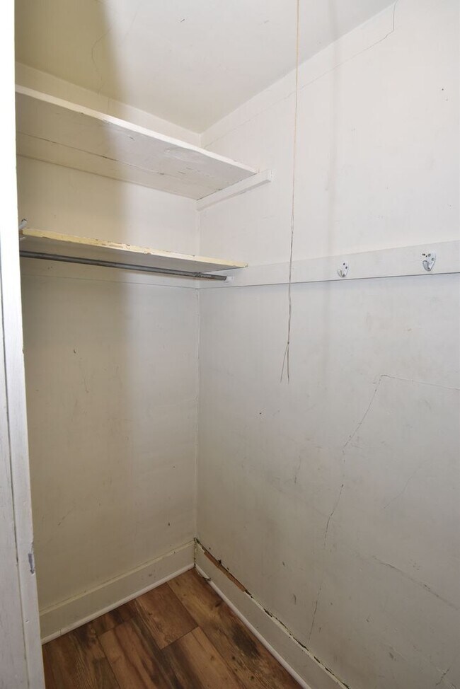 Building Photo - 135 E Eckman St