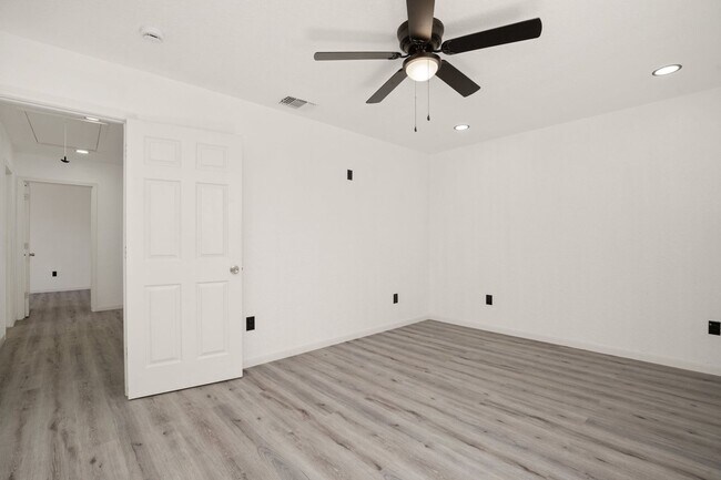 Building Photo - Spacious 3BR House in San Antonio Close to...