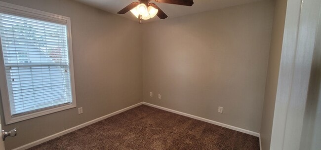 Building Photo - PHENOMENAL 4 Bedroom BEAUTY!!