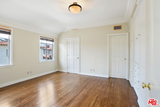Building Photo - 155 S Rodeo Dr