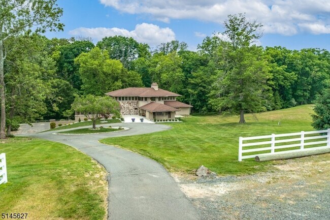 Building Photo - 36 Rocktown Hill Rd