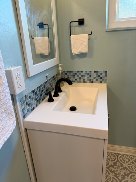 Building Photo - 445/2 E Alisal St