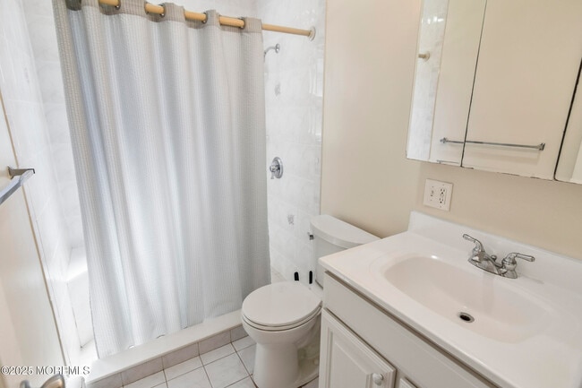 Building Photo - 12 Laurel Pl