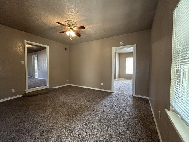 Building Photo - Beautiful Home Located Near Medical District & Tech Campus!