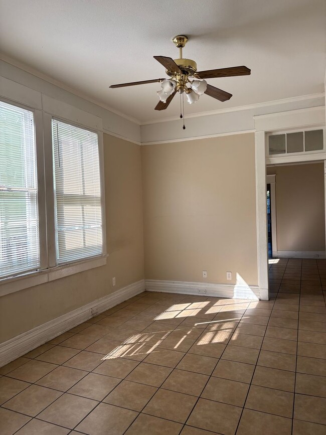 Building Photo - 3012 Delachaise St