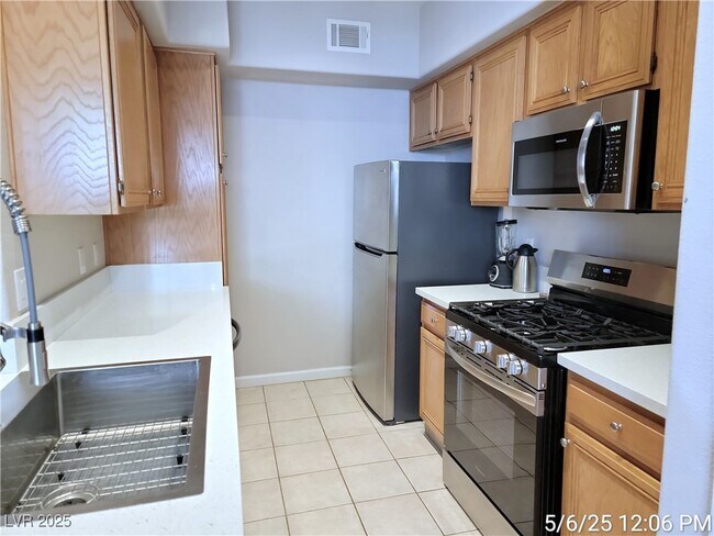 Building Photo - 7135 Durango Dr