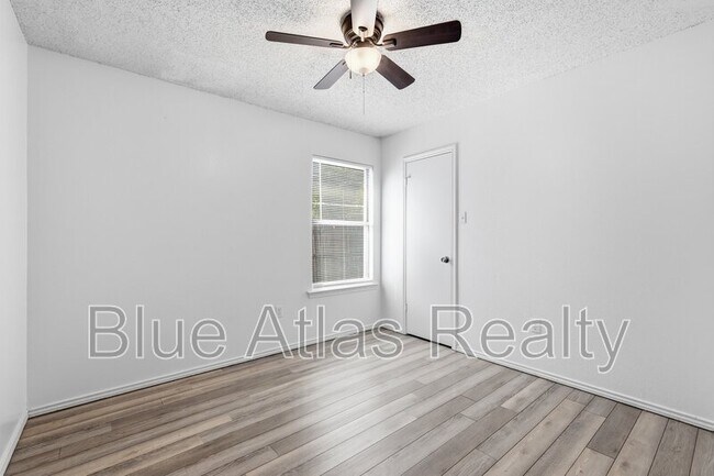 Building Photo - 2747 Countryside Ln