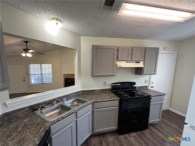 Building Photo - 2211 Barry Dr