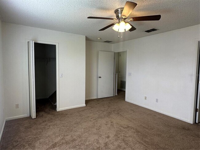 Building Photo - 12640 Somerset Oaks St