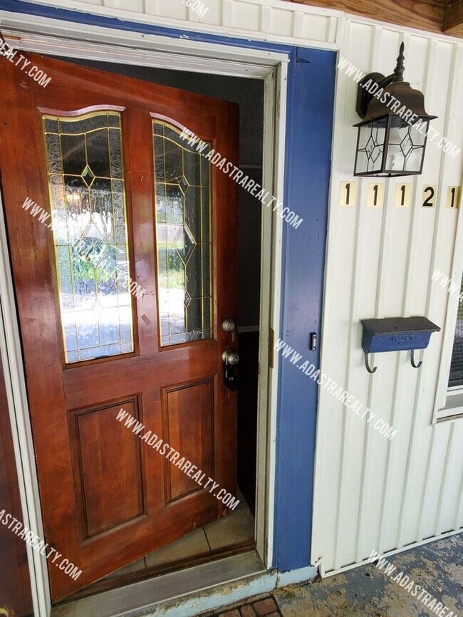 Building Photo - Remodeled 2 Bedroom Raytown Home w/Potential 3rd Bedroom-Available NOW!!