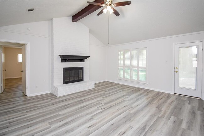 Building Photo - 154 Squires Bend