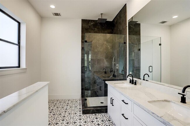 Building Photo - 3021 Maroneal St